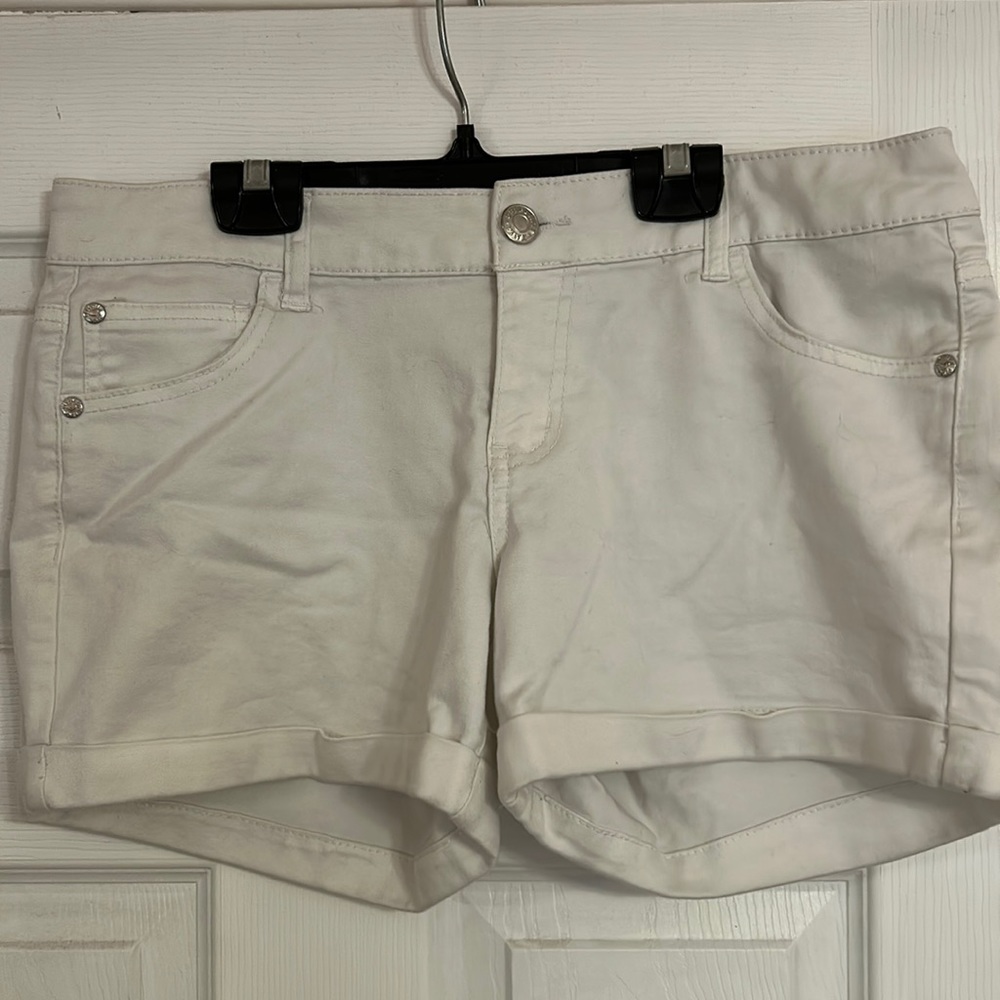 White Celebrity Pink Size 13 white shorts